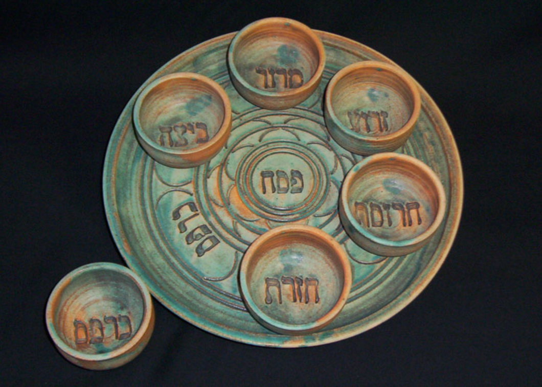 Seder Plate with Hebrew Writing and Bowls C1